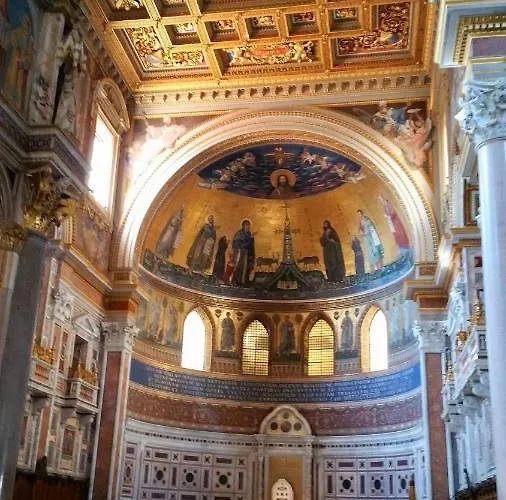 Large And Bright Amazing View Basilica San Giovanni In Laterano Rzym